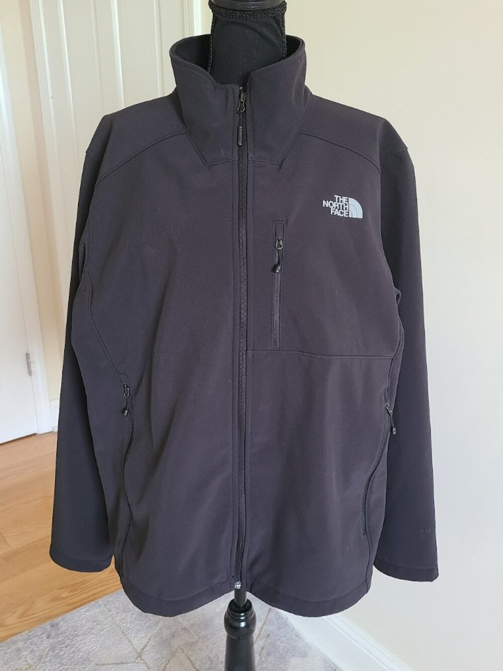 The North Face A2RE7 Men’s XL Black Softshell Jacket Apex Fleece Lined Full Zip